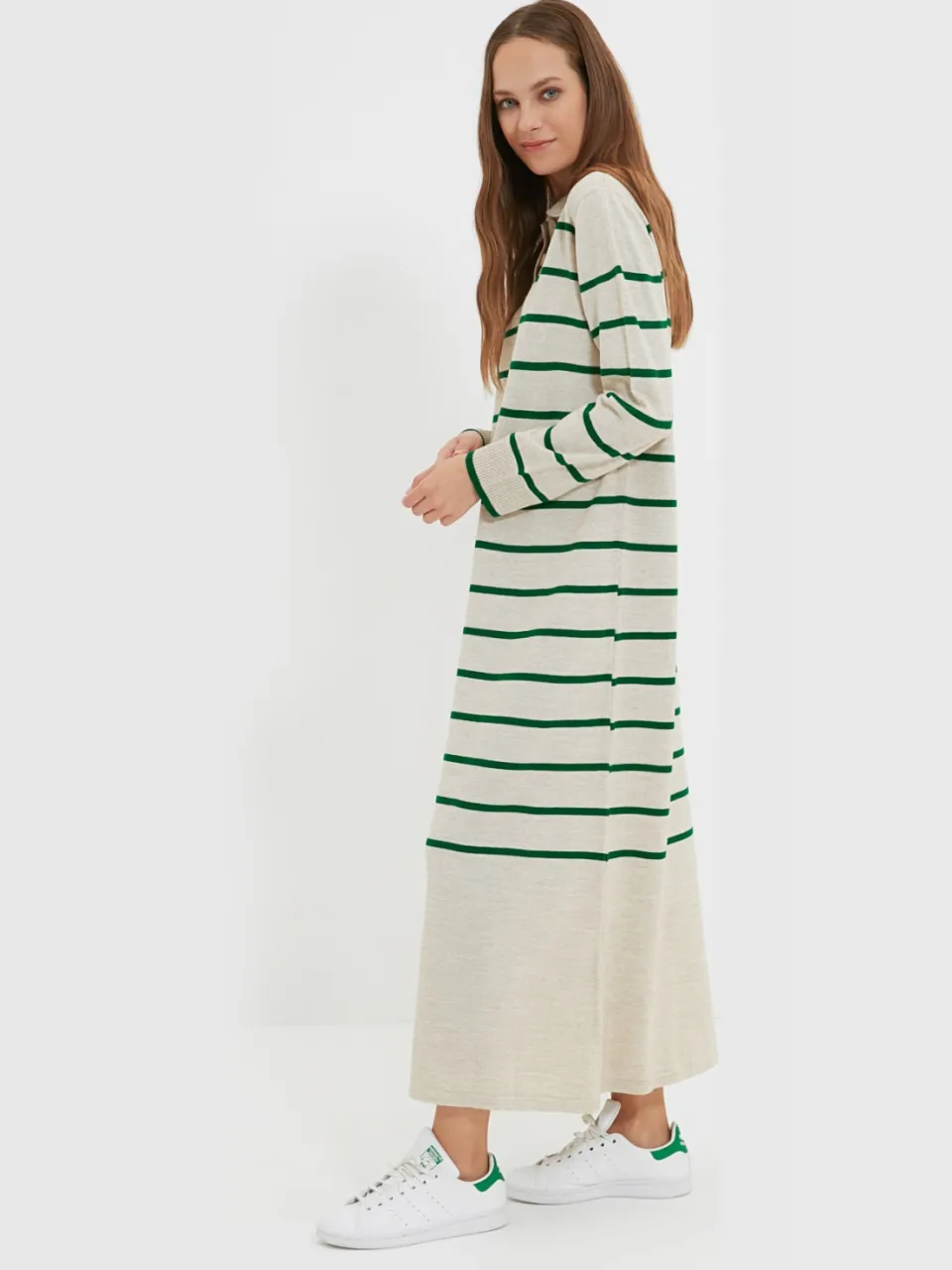 Trendyol Vrouwen Polo nek Verschuiving Maxi Bescheiden jurk beige, foto 2