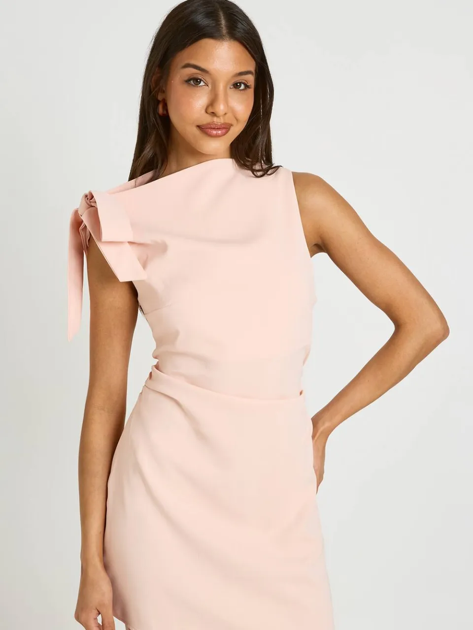 boohoo Dames Getailleerde Asymmetrische Jurk Met Strikdetail Op Schouder perzik, foto 3