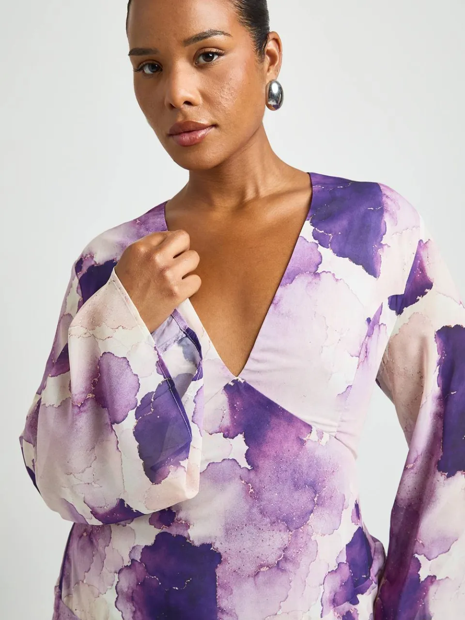 boohoo Dames Plus Chiffon Gelaagde Maxi Jurk Met Lange Mouwen violet, foto 4