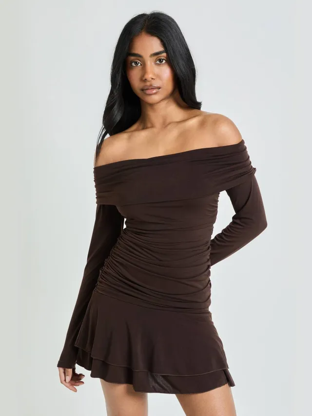 boohoo Dames Mini Rok Met Gerimpeld Detail En Verlaagde Zoom Chocoladebruin