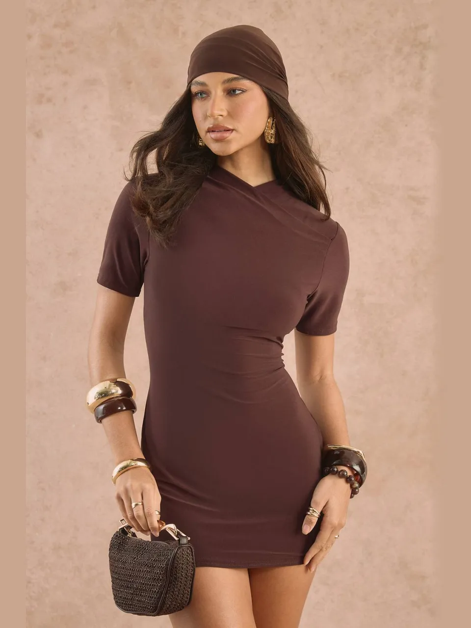 boohoo Dames Mini-jurk Met V-hals En Wikkeldetail chocoladebruin, foto 2