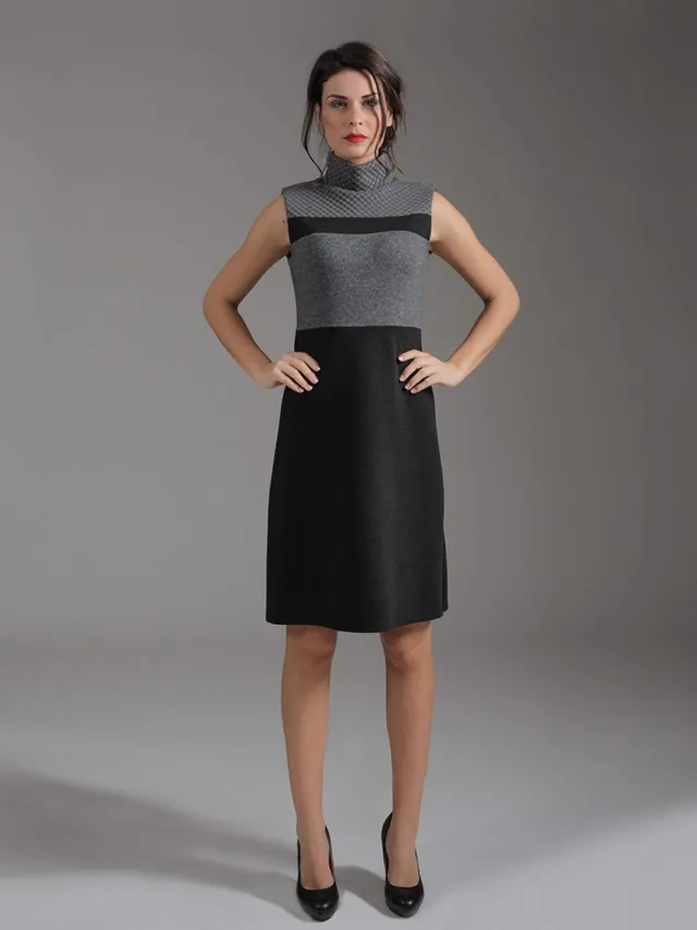 Conquista Three Fabric Mouwloze Jersey Jurk in Grijstinten Donkergrijs
