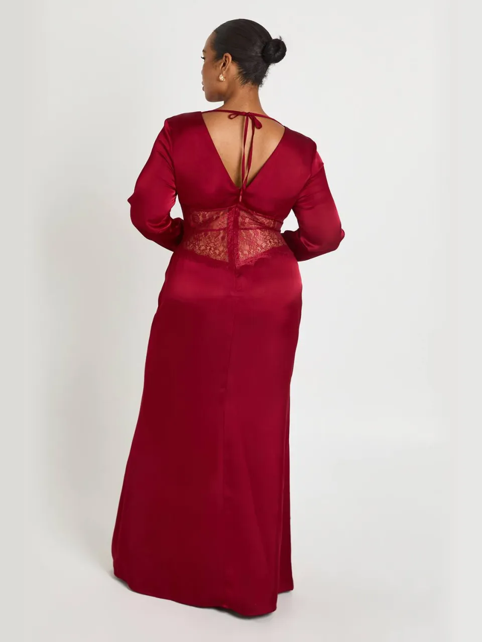 boohoo Dames Plus Kanten Paneel Lange Mouw Satijnen Maxi Jurk bordeaux rood, foto 2