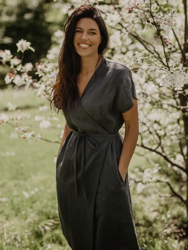AmourLinen dames vegan Wikkeljurk Olivia Antraciet Donkergrijs