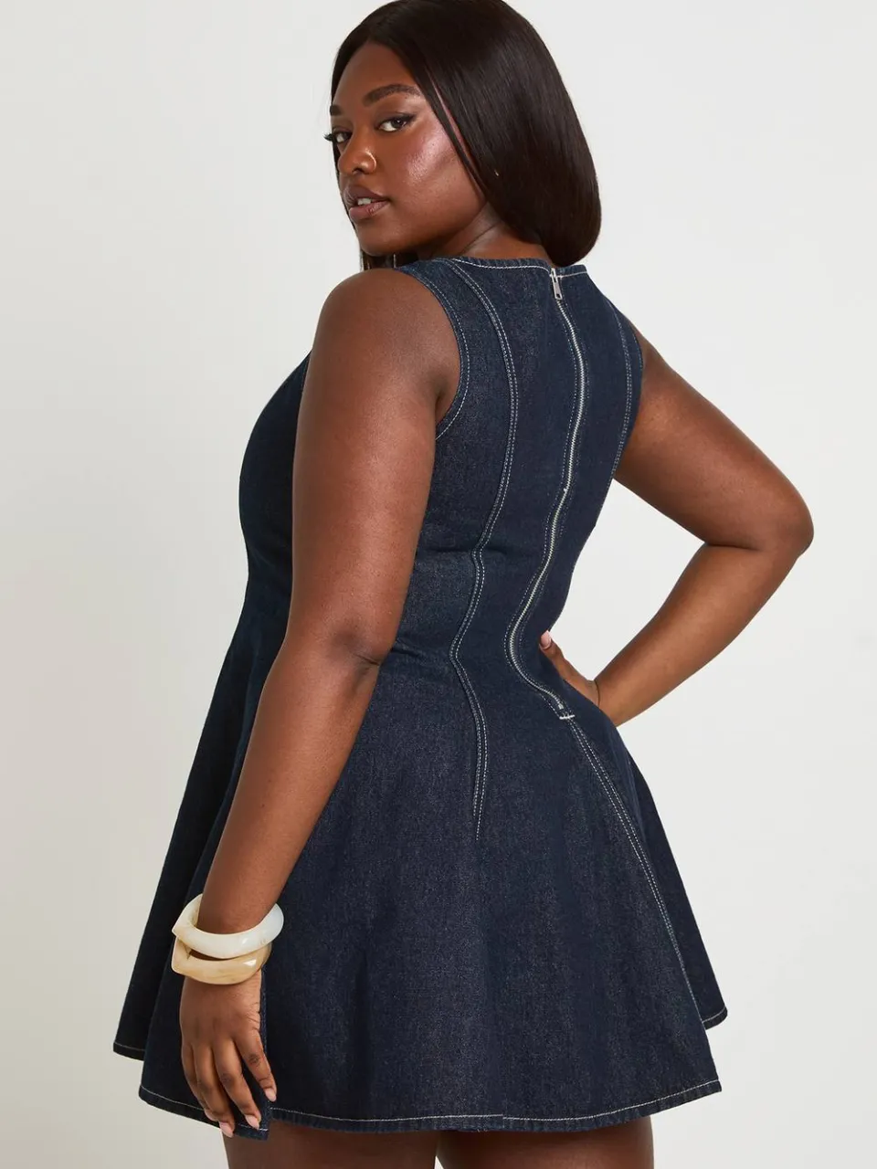 boohoo Dames Plus Denim Flippy Mouwloze Jurk, foto 2