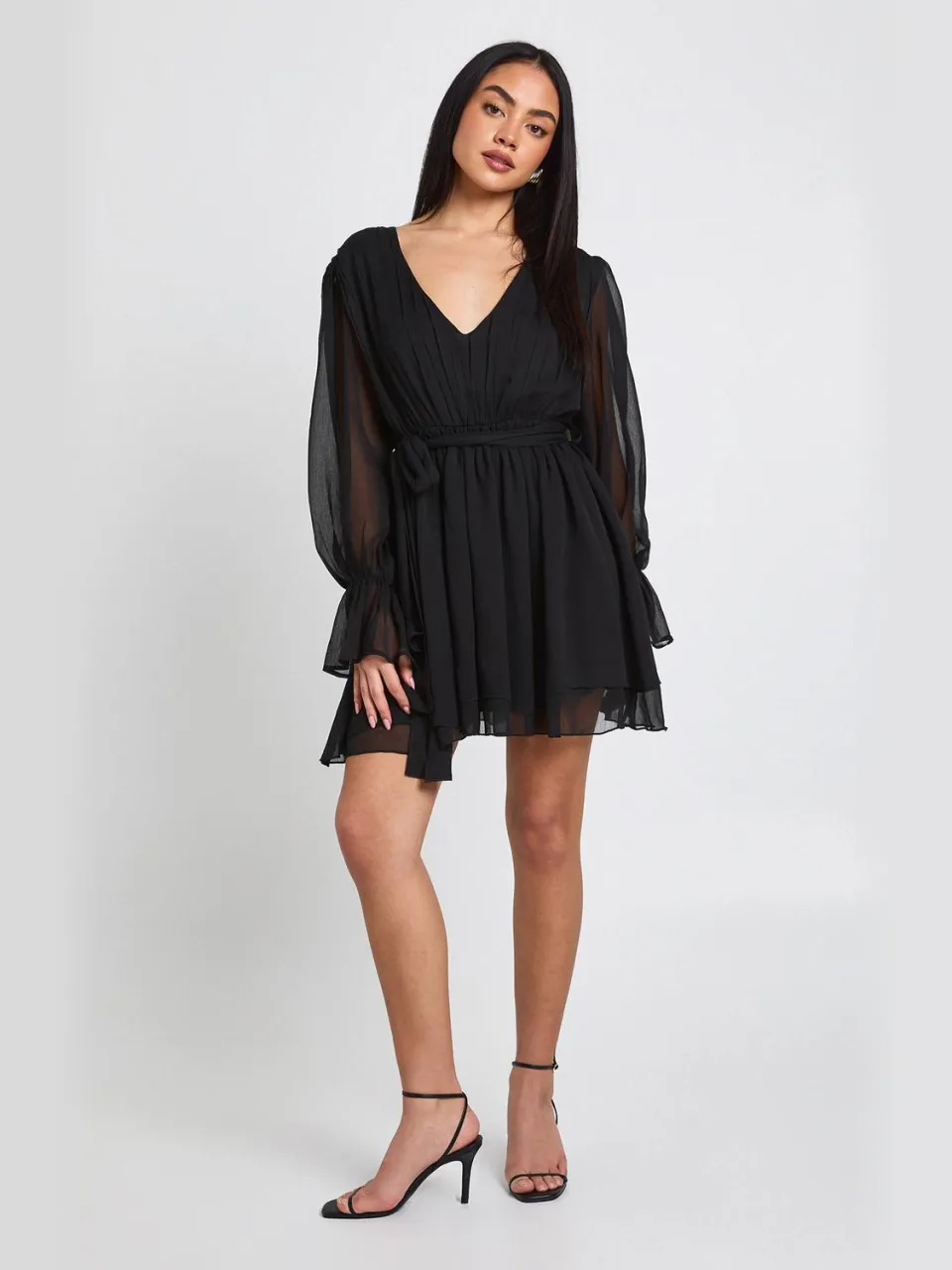 boohoo Dames Chiffon Mini Jurk met Volumineuze Mouwen en Strikceintuur zwart, foto 3