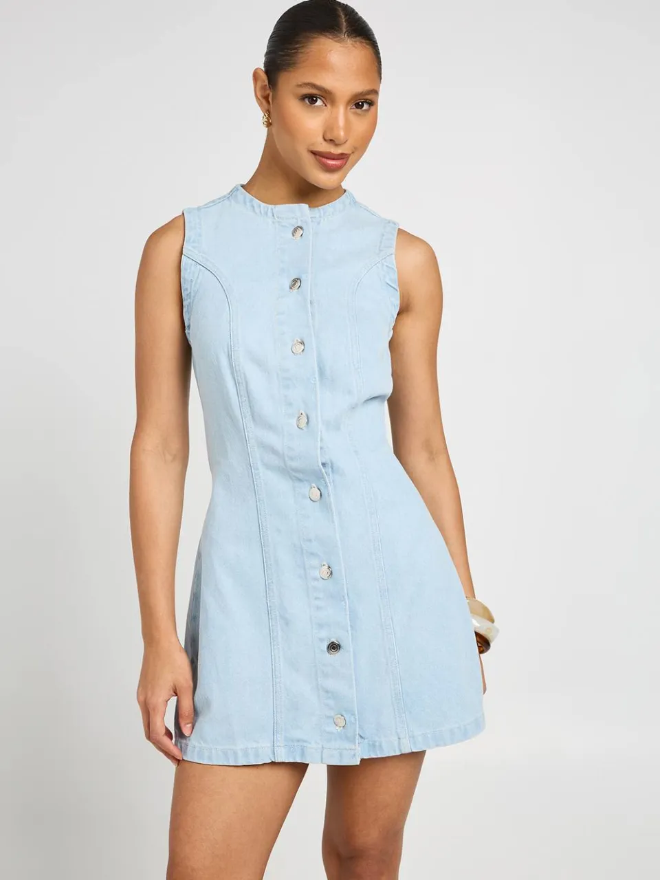 boohoo Dames Denim Mini-jurk Met Naaddetail En Knoopsluiting, foto 3