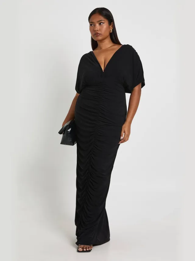 boohoo Dames Plus Dubbelgelaagde Geruched Diep-uitgesneden Vleugelmouwen Maxi-jurk Zwart