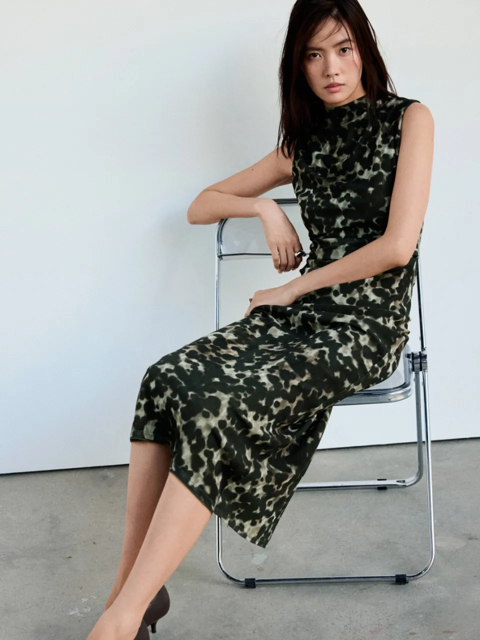 Mango midi jurk met print - grijsgroen