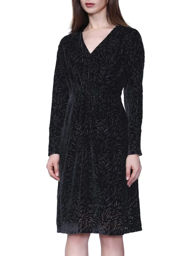 Smart & Joy Velvet jurk met V -halslijn en vleermuismouwen Zwart