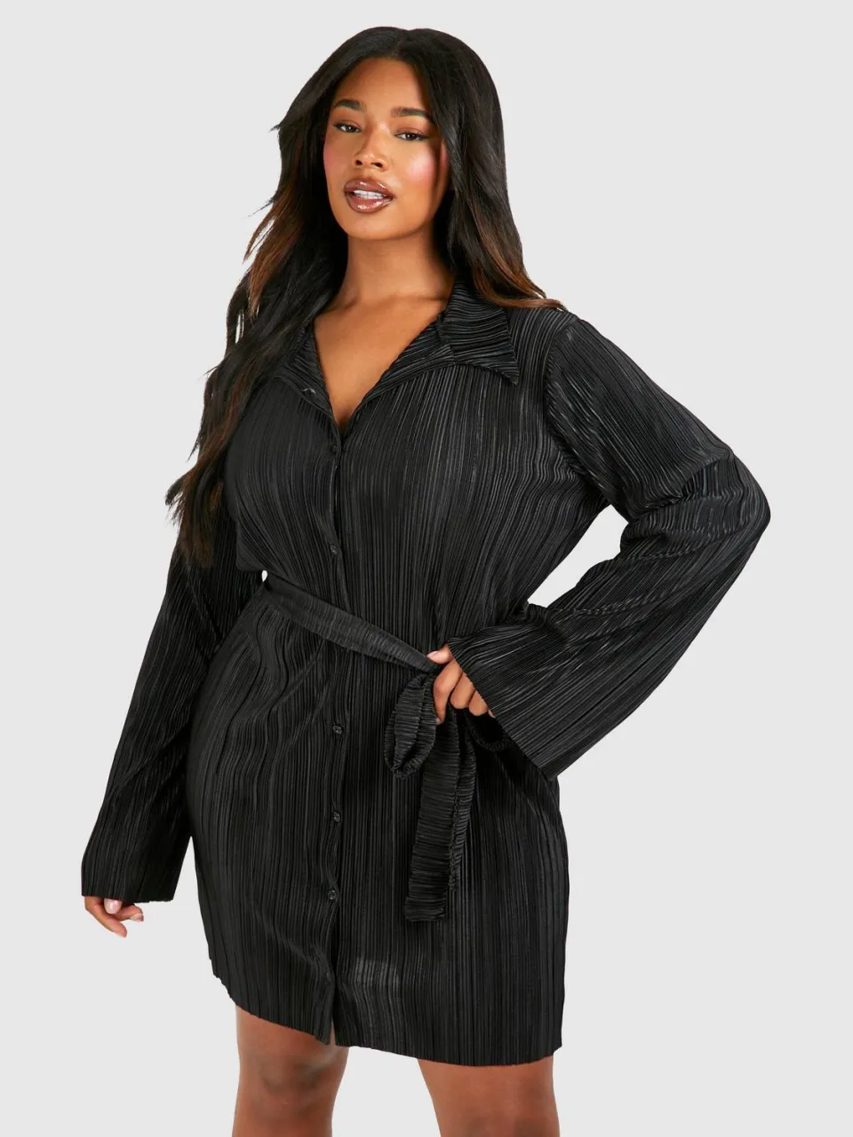 boohoo Dames Plus Plisse Uitlopende Mouw Tie Shirtjurk zwart, foto 3