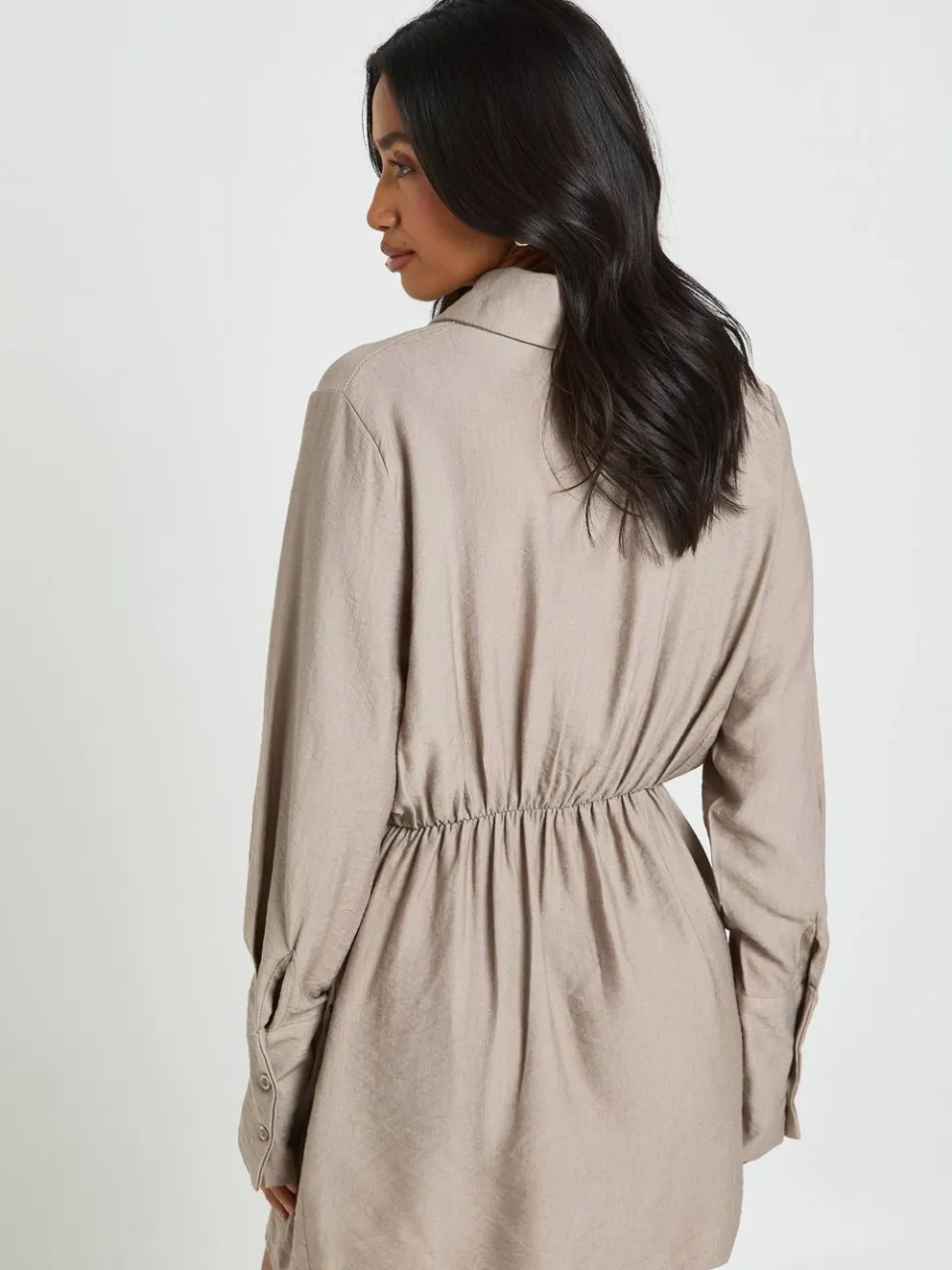 boohoo Dames Petite Blousejurk met kraag en omslag mokka, foto 3