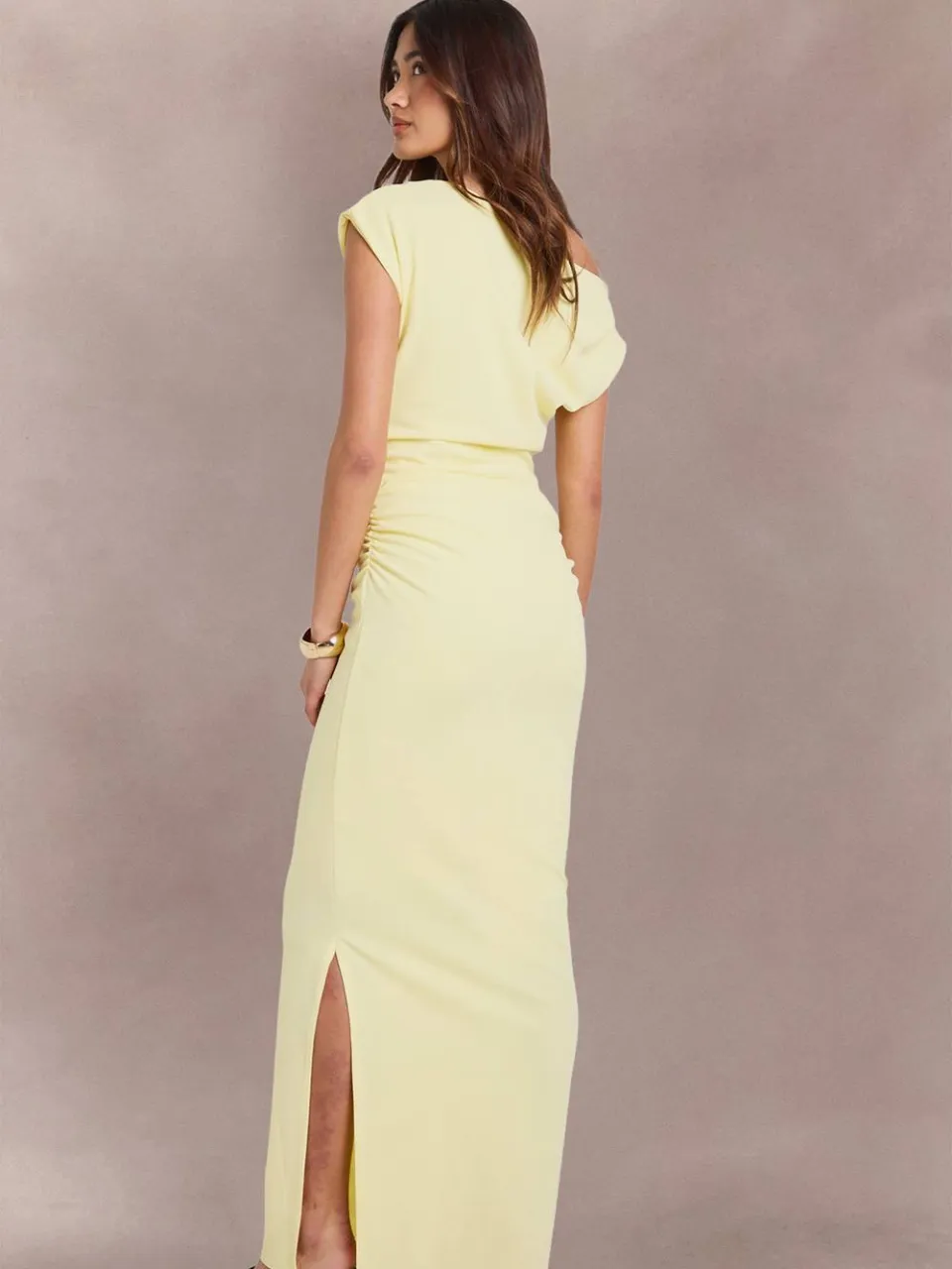 boohoo Dames Dubbele Laag Asymmetrische Slinky Gedrapeerde Voorkant Asymmetrische Hals Maxi Jurk citroen, foto 2