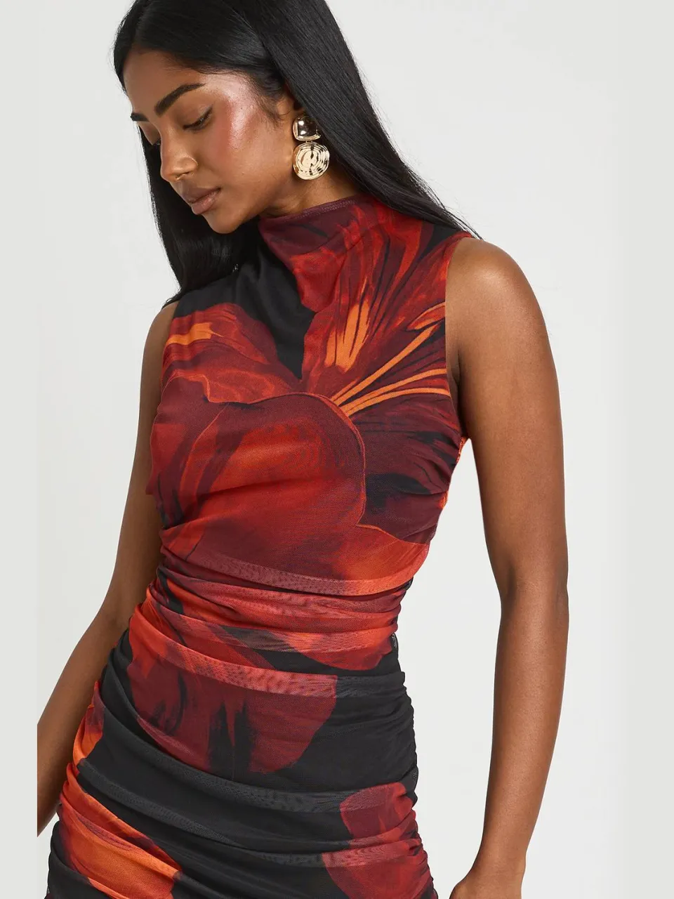 boohoo Dames Maxi Jurk Met Grote Bloemenprint En Geplooid Lijfje rood, foto 2