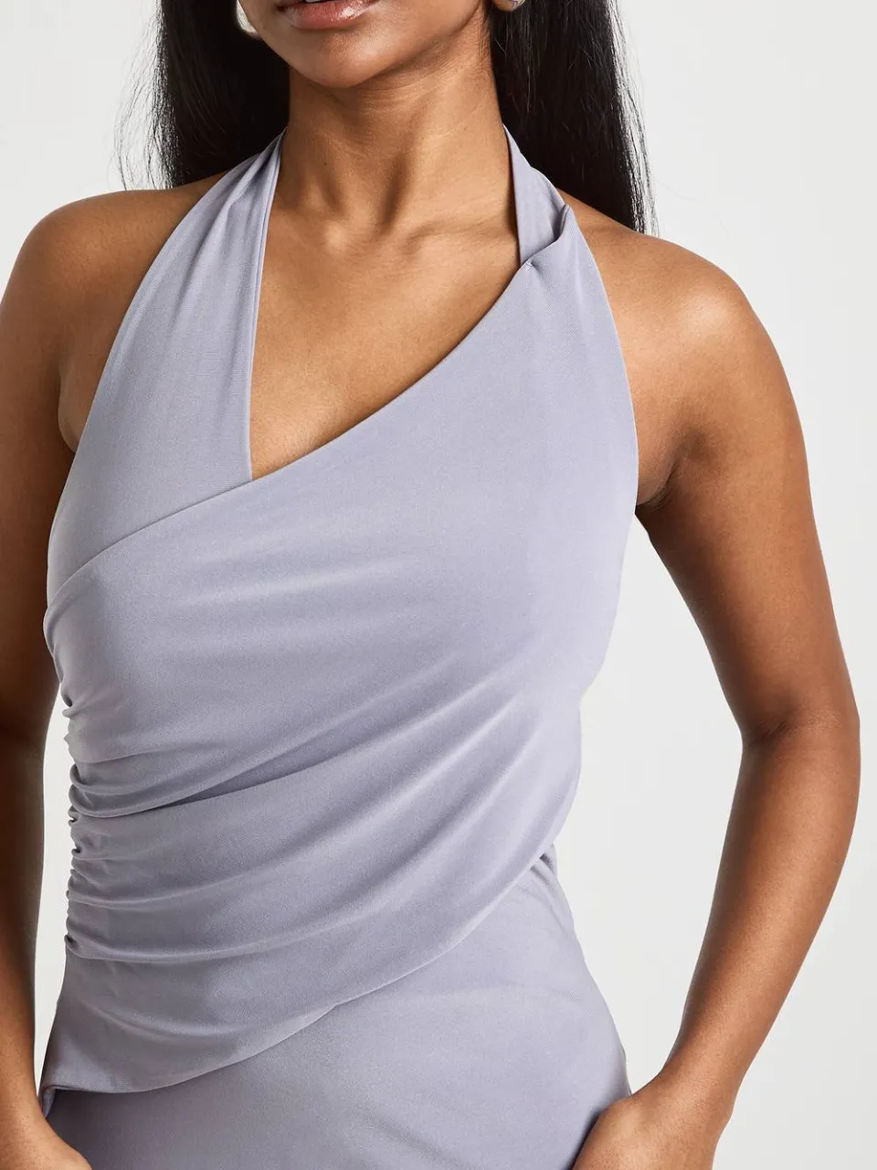 boohoo Dames Glanzende Halternek Wikkel Detail Maxi Jurk zilver, foto 3