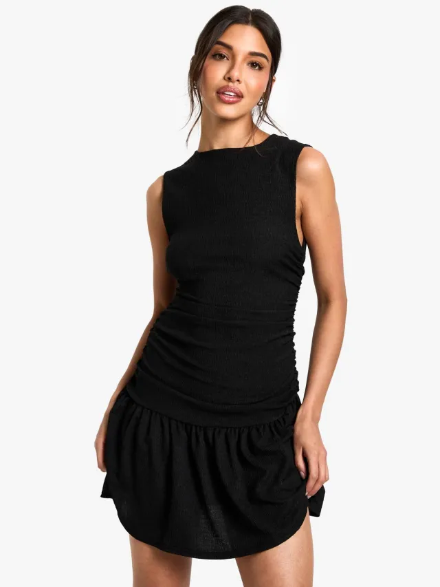 boohoo Dames Textured Slash Neck Drop Waist Mini Dress zwart, foto 3