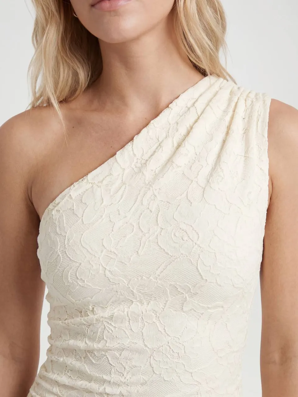 boohoo Dames Burnout Bloemen Asymmetrische Hals Maxi Jurk ivoor, foto 4