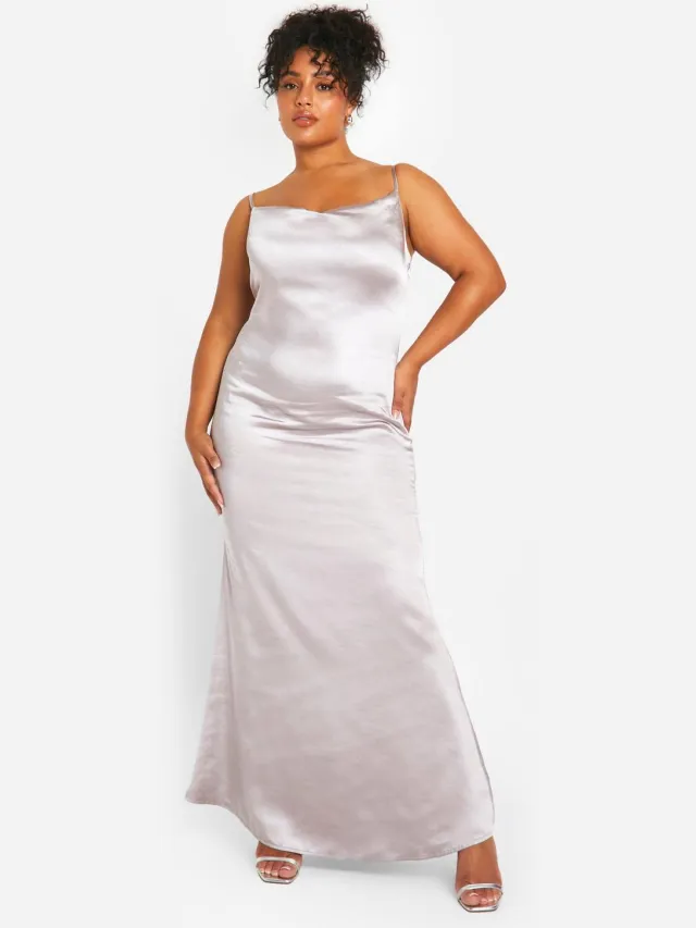 boohoo Dames Plus Satin Sluierhals Maxi Jurk Zilver