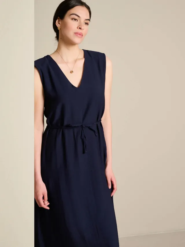 LOLALIZA midi jurk met ceintuur - donkerblauw