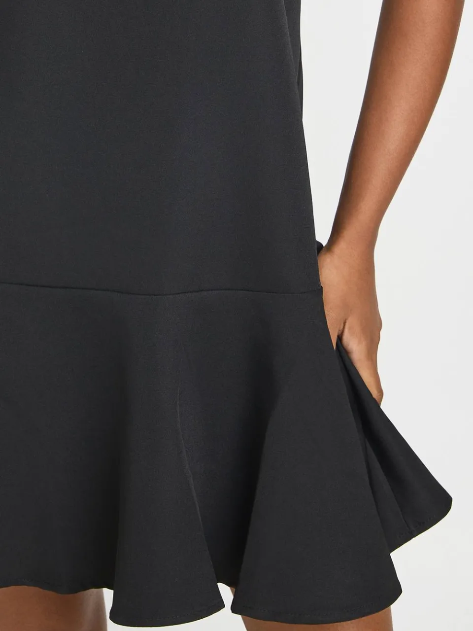 boohoo Dames Skater Jurk Met Racerback En Verlaagde Taille zwart, foto 4