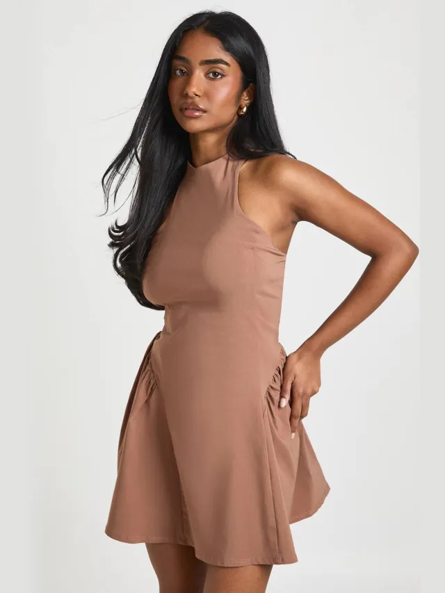 boohoo Dames Halterneck Wijde Rok Mini Jurk Chocoladebruin