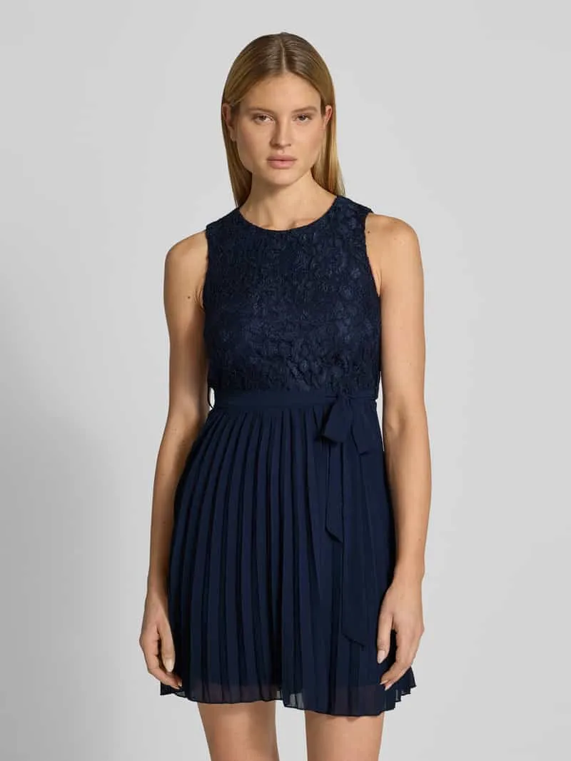 Apricot Knie-lange jurk met kant Marineblauw