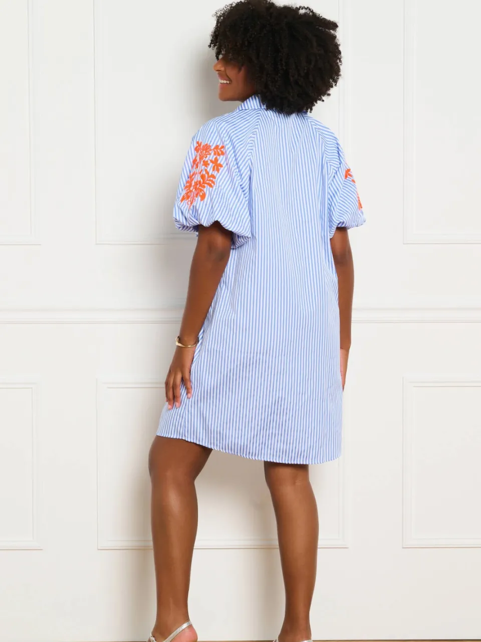 LOLALIZA korte gestreepte blousejurk met borduursels - blauw, foto 3
