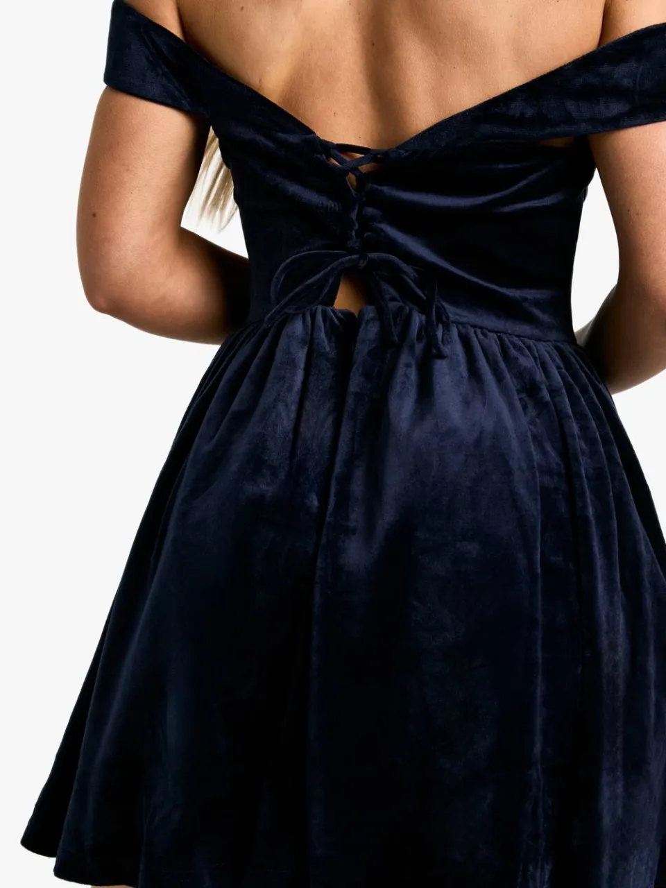 boohoo Dames Velvet Bardot Gestructureerde Skaterjurk marineblauw, foto 3