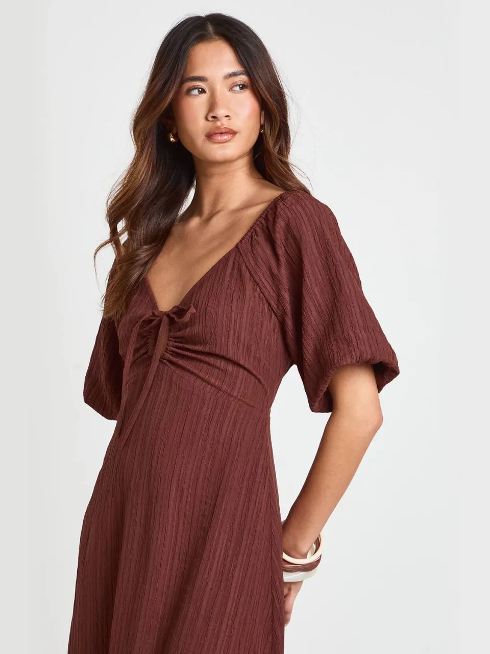 boohoo Dames Gestructureerde Midaxi Jurk Met Volumineuze Mouwen chocoladebruin, foto 3