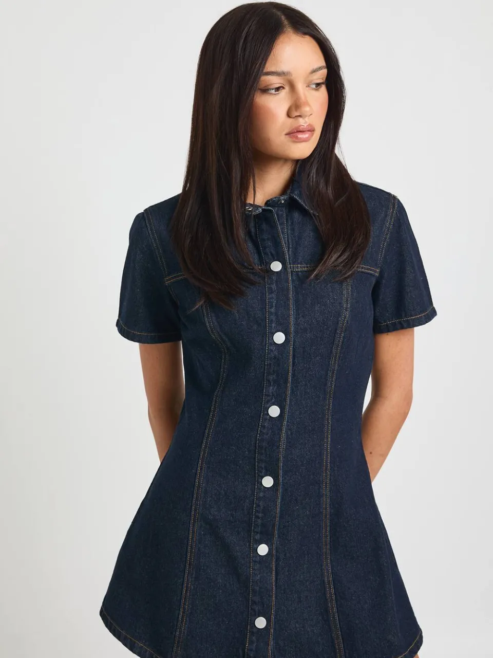 boohoo Dames Denim Jurk Met Korte Mouwen En Getailleerde Taille, foto 3