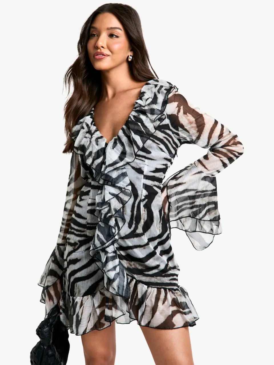 boohoo Dames Extreme Ruffle Chiffon Zebra Shift Jurk zwart, foto 3