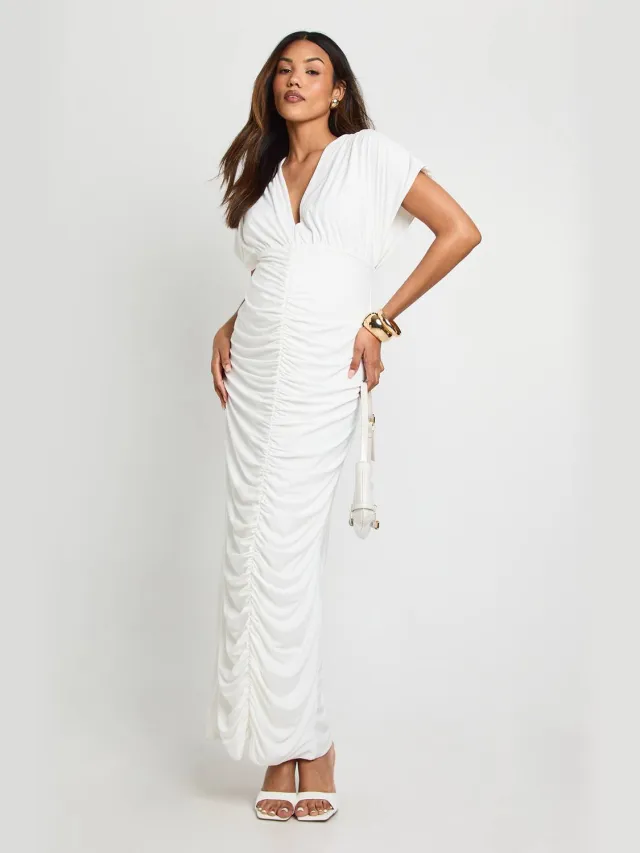 boohoo Dames Zwangerschapsjurk met dubbele laag, geraffeld, diepe V-hals en batwing-stijl maxi-jurk Crème