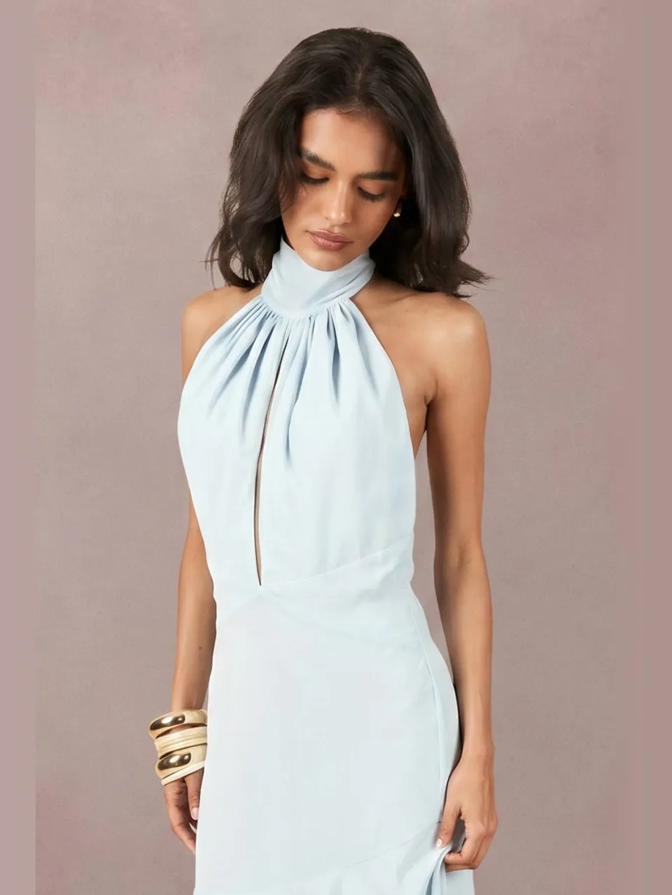 boohoo Dames Chiffon Midaxi Jurk Met Hoge Hals Bloemdetail En Asymmetrische Zoom stoffig blauw, foto 3