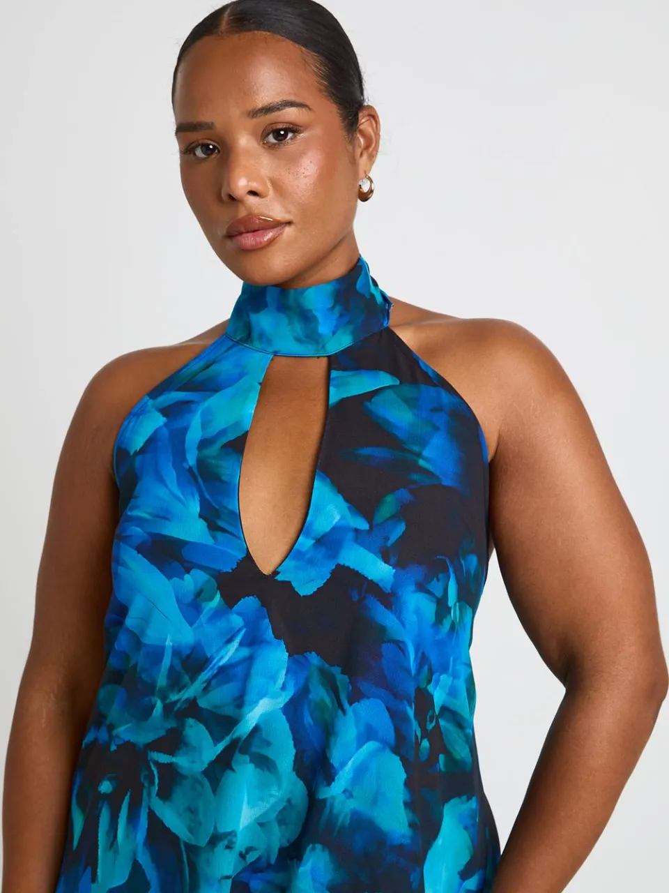 boohoo Dames Plus Plunge Halterneck Chiffon Maxi Jurk zwart, foto 3