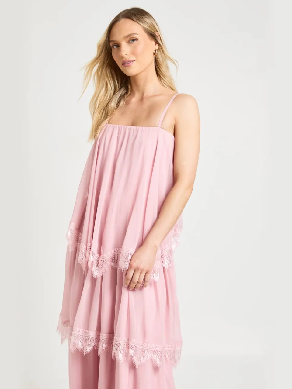 boohoo Dames Petite Gekreukte Chiffon & Kant Gelaagde Maxi Jurk stoffig roze, foto 4