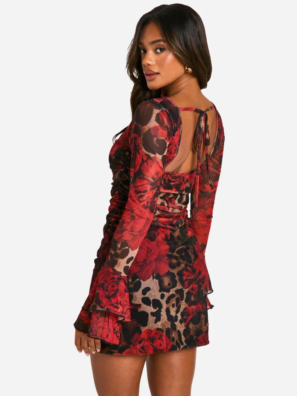 boohoo Dames Slash Neck Mixed Leopard Print Flare Sleeve Mini Dress luipaardprint, foto 2