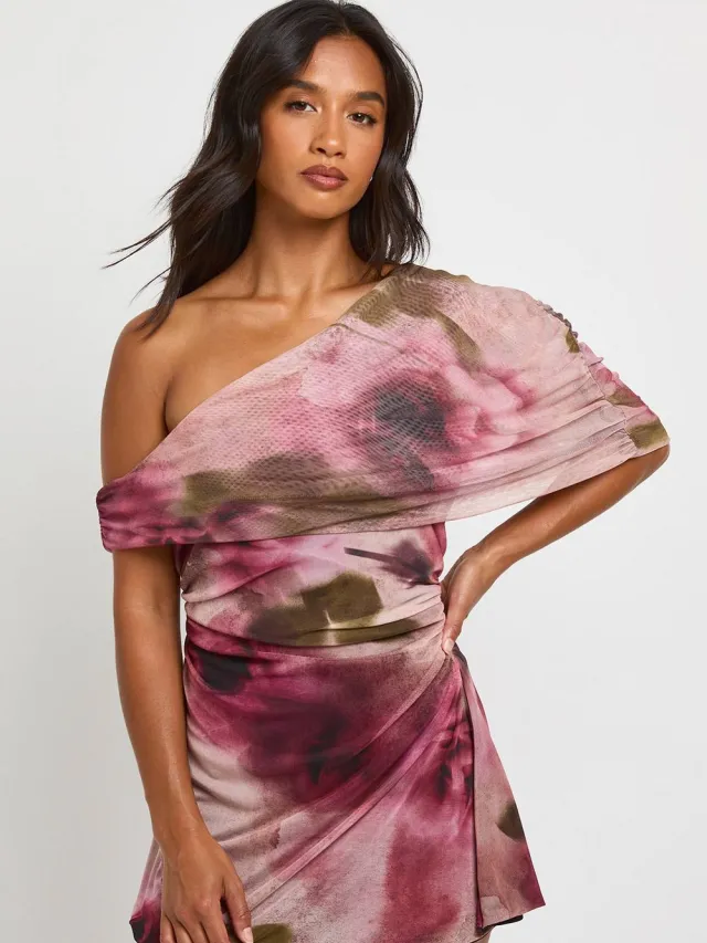 boohoo Dames Petite Asymmetrische Jurk Met Vervaagde Bloemenprint En Plooien blush, foto 2