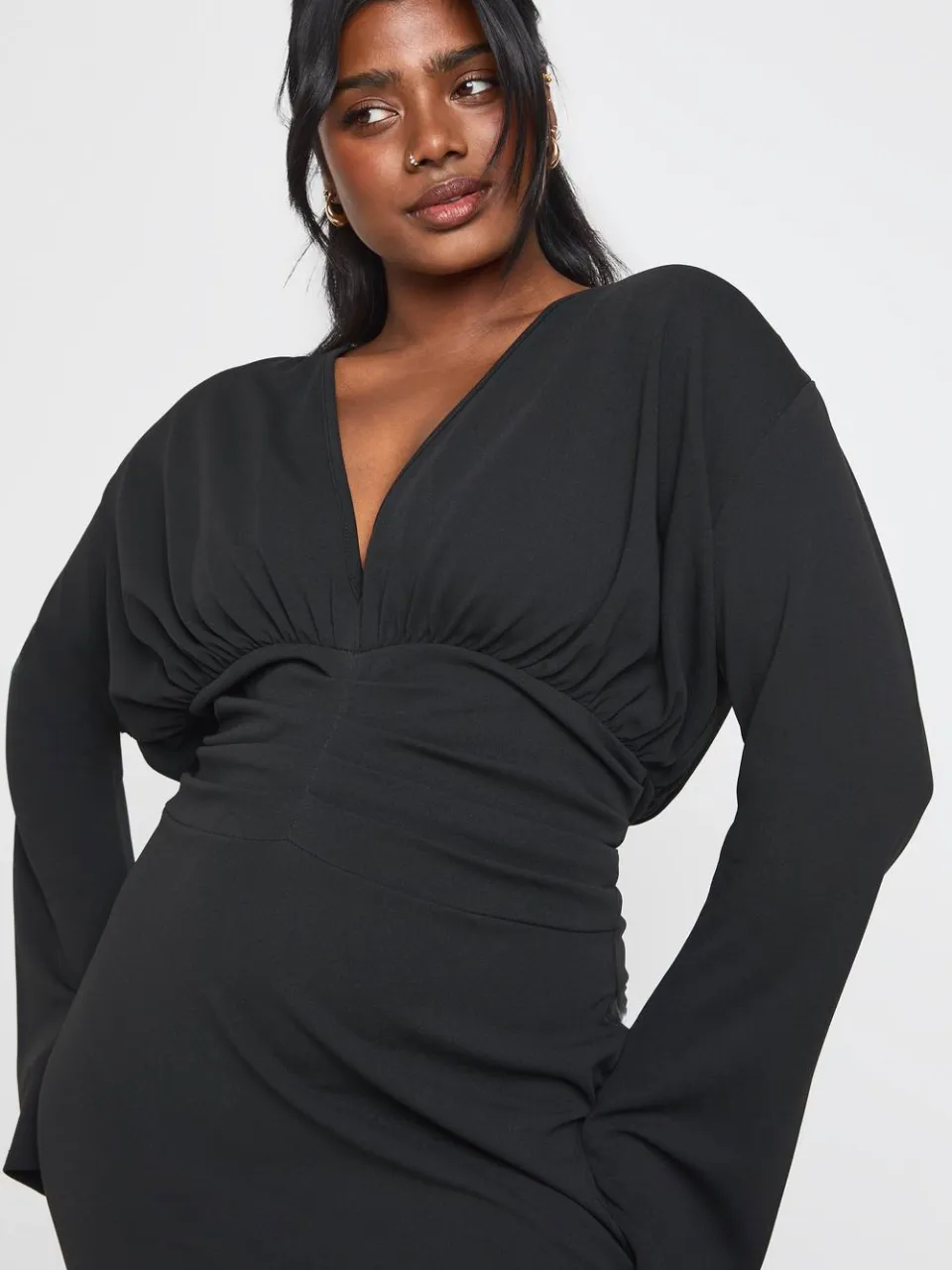 boohoo Dames Plus Asymmetrische Diepe Hals Midi Jurk zwart, foto 3
