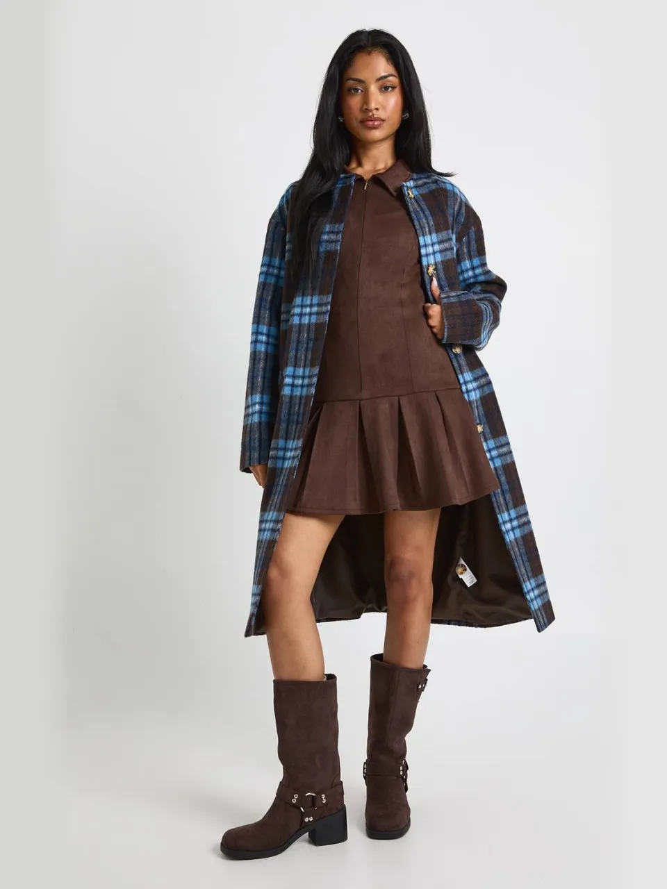 boohoo Dames Nep suede geplooide zoom mini-jurk chocoladebruin, foto 3