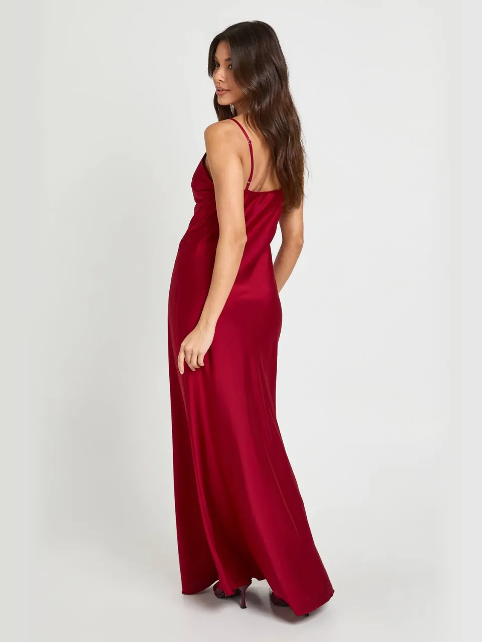 boohoo Dames Satijnen Maxi Slip Jurk Met V-hals bordeaux rood, foto 2