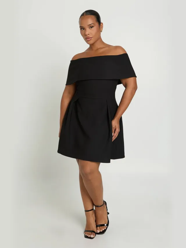boohoo Dames Plus Bardot Jurk Met Tailledetail En Skater Rok Zwart