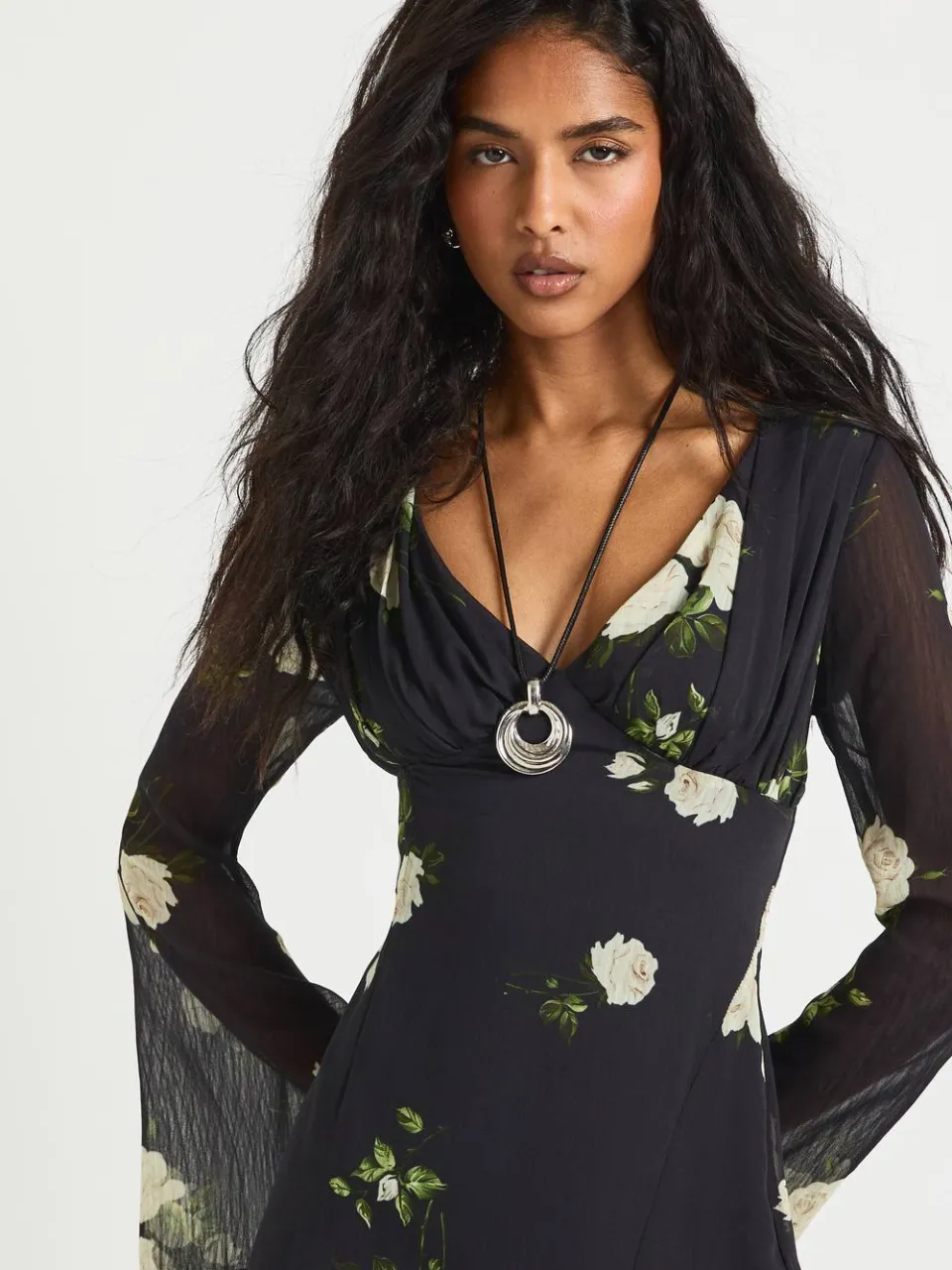 boohoo Dames Bloemen Chiffon Plunge Maxi-jurk zwart, foto 4