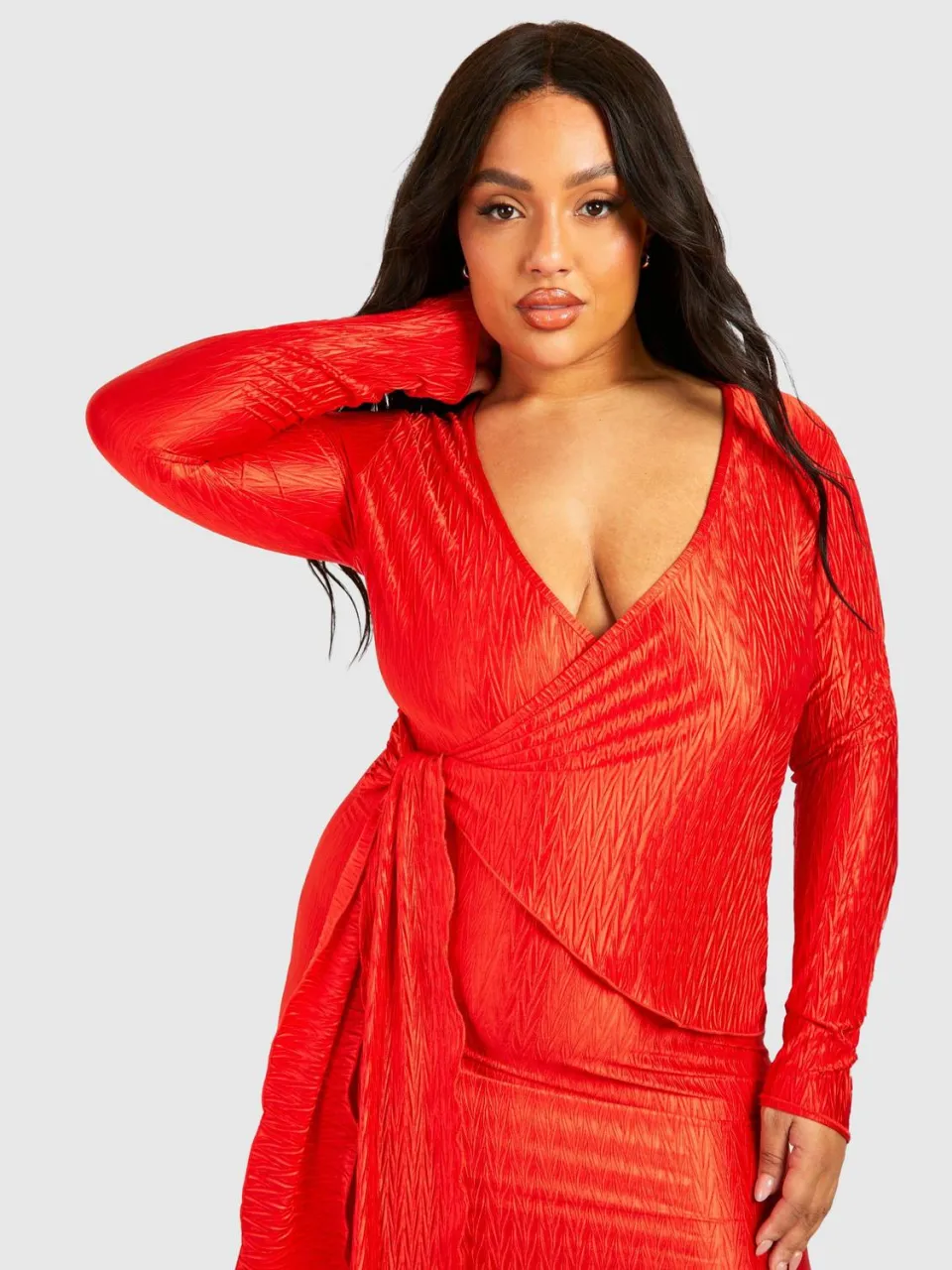 boohoo Dames Plus Wave Plisse Wrap Midaxi Jurk burnt orange, foto 3