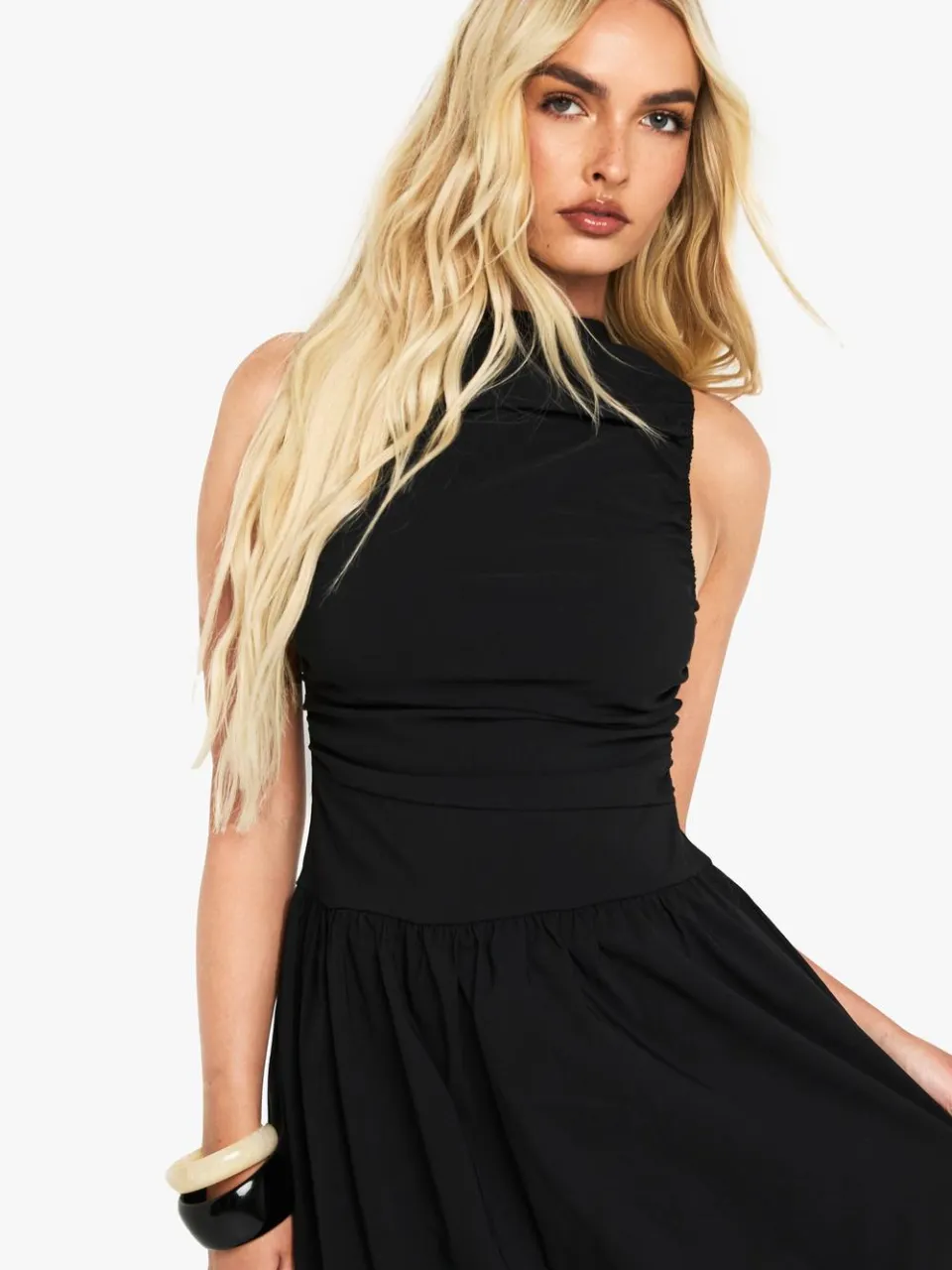 boohoo Dames Gerafelde drop-waist mouwloze midaxi jurk zwart, foto 3