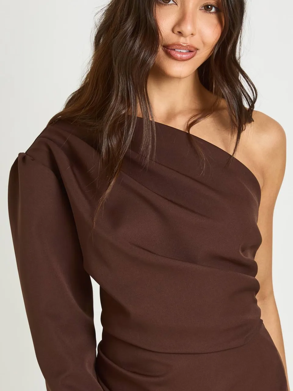boohoo Dames Mini-jurk Met Éen Schouder, Geweven En Geplooid chocoladebruin, foto 4