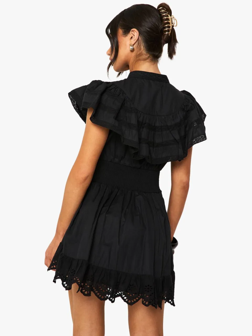 boohoo Dames Kleine gelaagde minijurk met ruches en knoopdetails zwart, foto 2