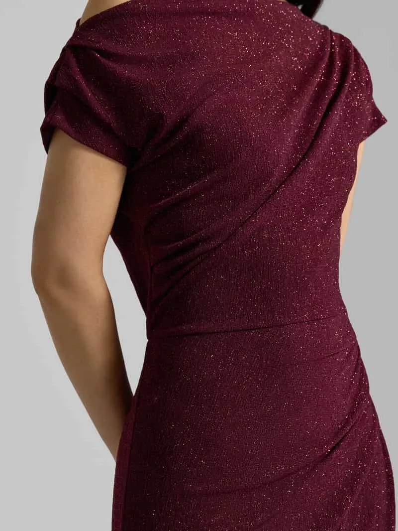 Rinascimento Cocktailjurk met one-shoulder band donkerrood, foto 3