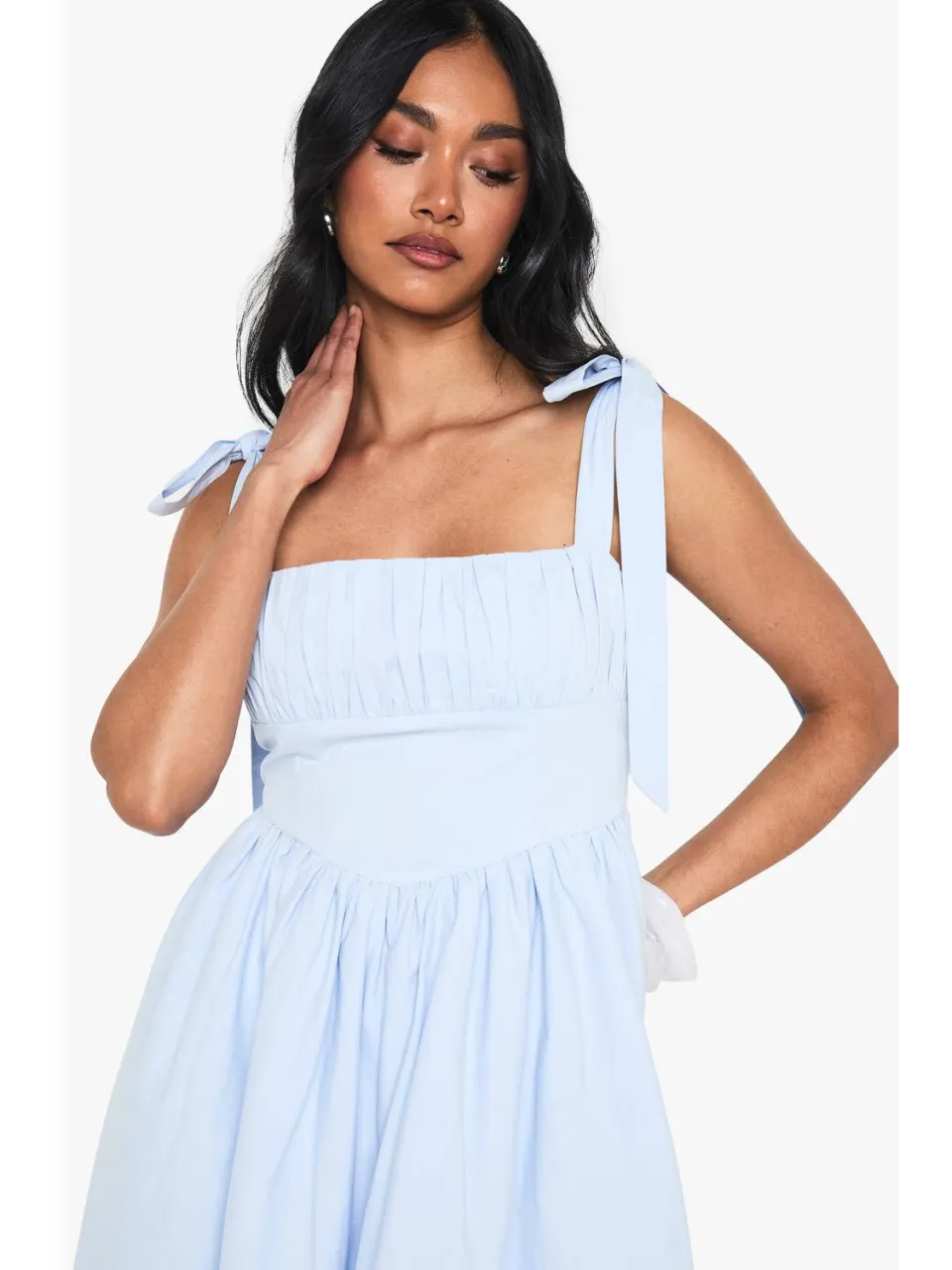 boohoo Dames Cotton Ruched Bust Shoulder Tie Midi Dress lichtblauw, foto 4