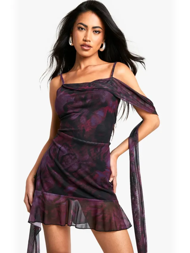 boohoo Dames Bloemen-drapeerde ruffle-bedrukte mesh mini-jurk bordeaux rood, foto 3