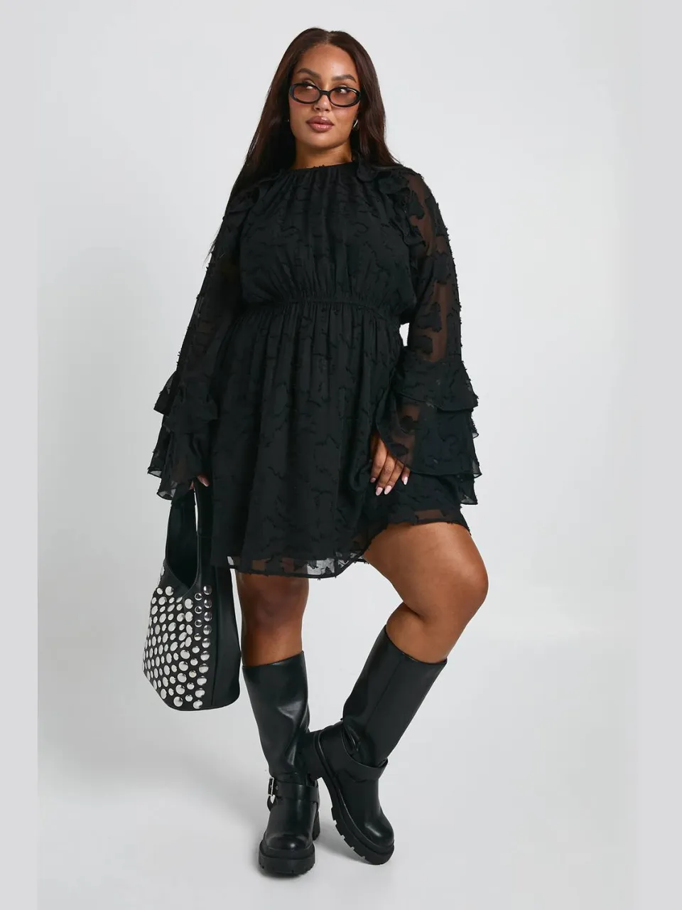 boohoo Dames Plus burnout bloemen ruffle smockjurk Zwart